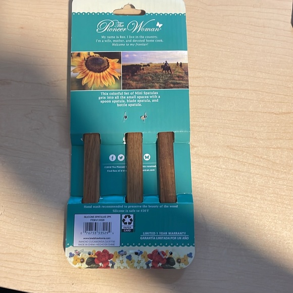 New in package the pioneer woman mini spatula set - Picture 2 of 2